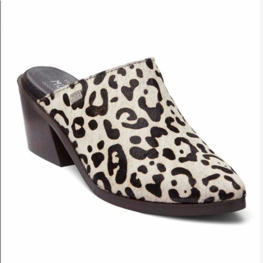 🎉⬇️ SALE! NIB Musse & Cloud White/Black Mule